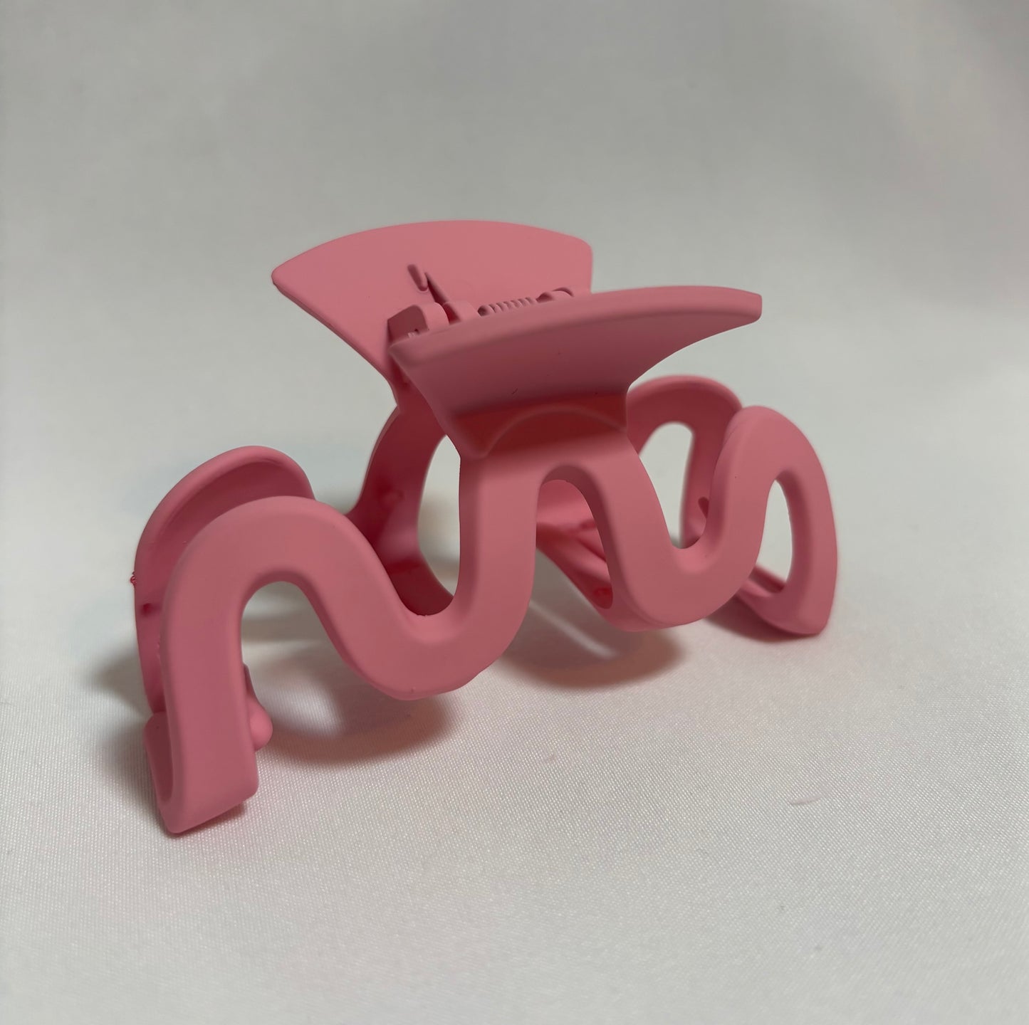 pretty in pink claw clip