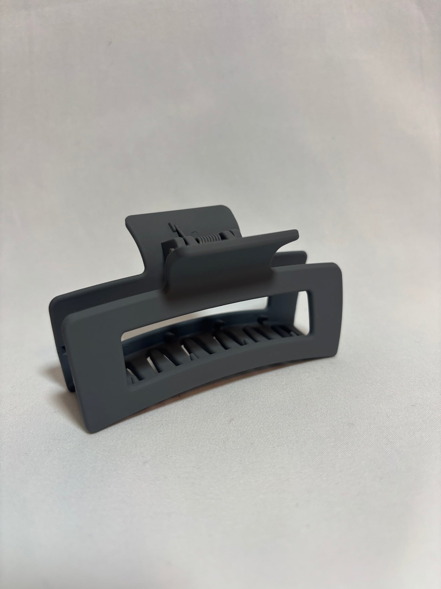gray claw clip