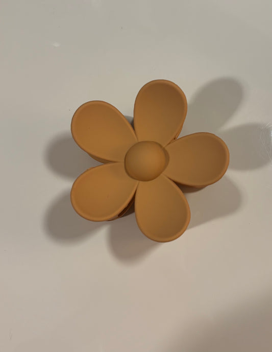 caramel flower claw clip